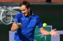 华体会皇马赞助商-包含欧洲网球队绝杀世界网球队，梅德韦杰夫统治全场的词条